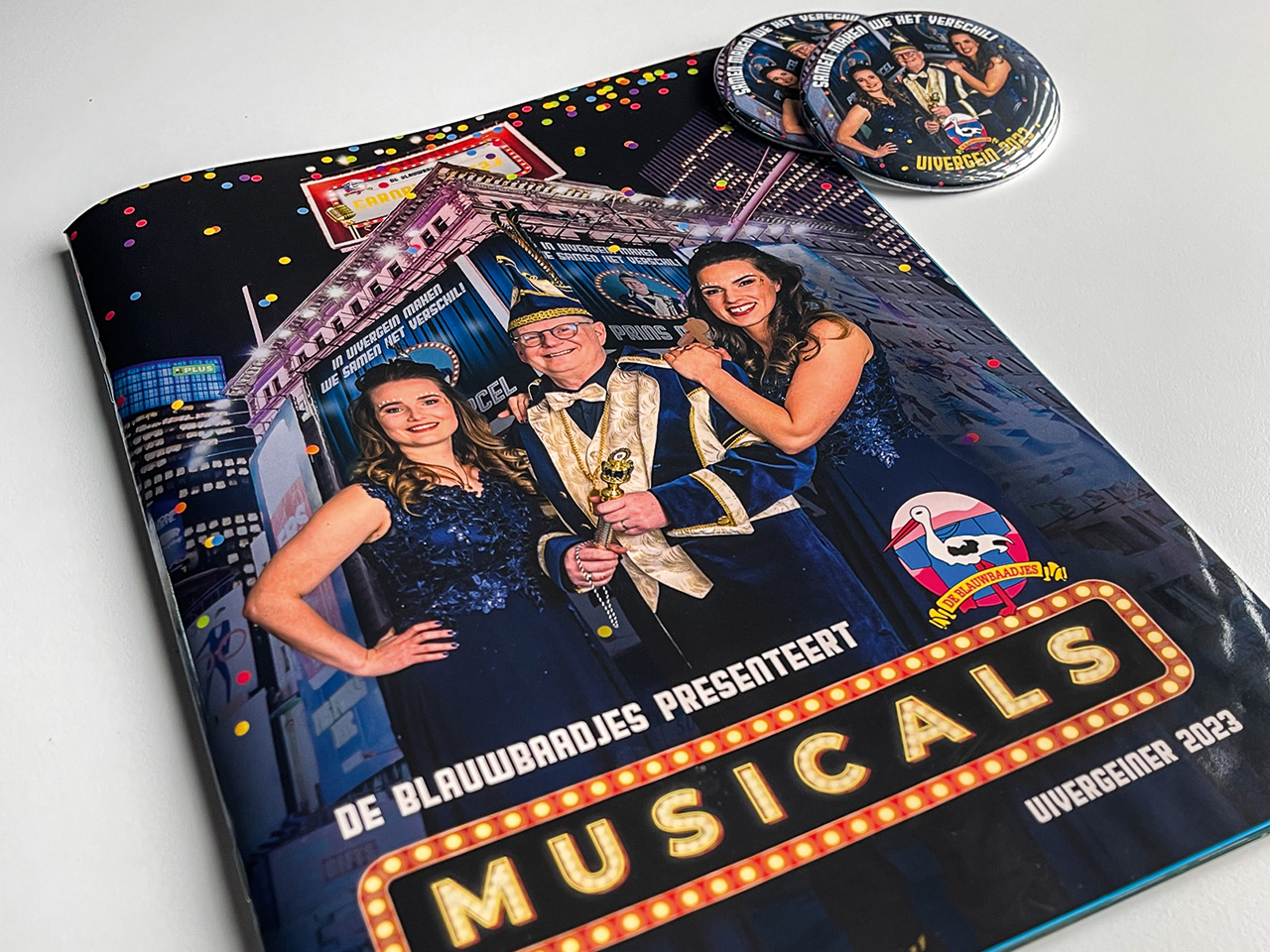 Blauwbaadjes magazine en buttons