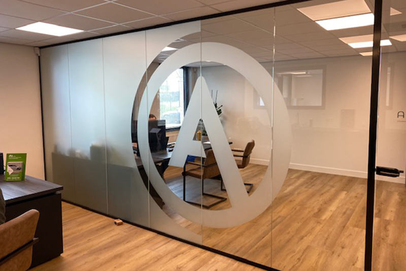 Automotive-pand-binnen Automotive pand binnen