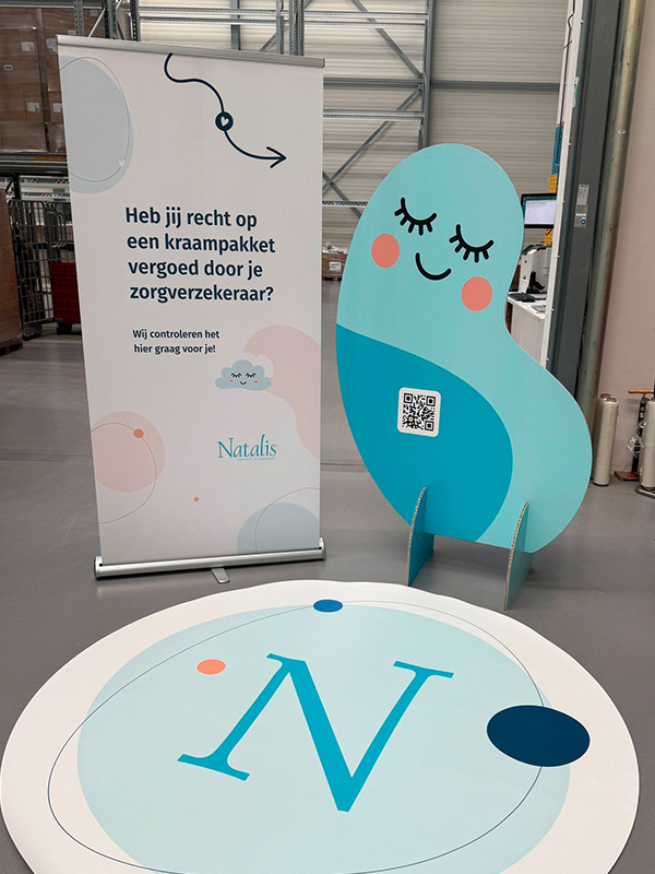 Natalis-popup-bord-en-vloerkleed_staand Natalis popup bord en vloerkleed staand